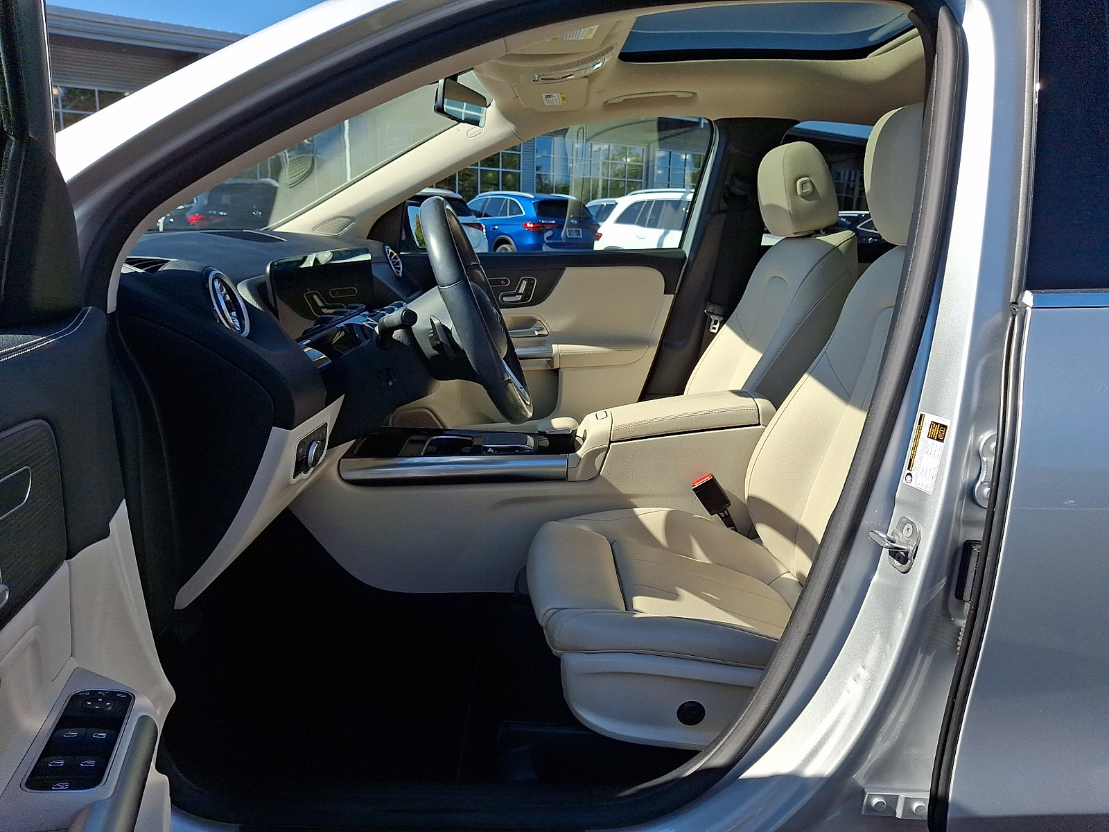 Used 2023 Mercedes-Benz GLA 250 4MATIC image 14