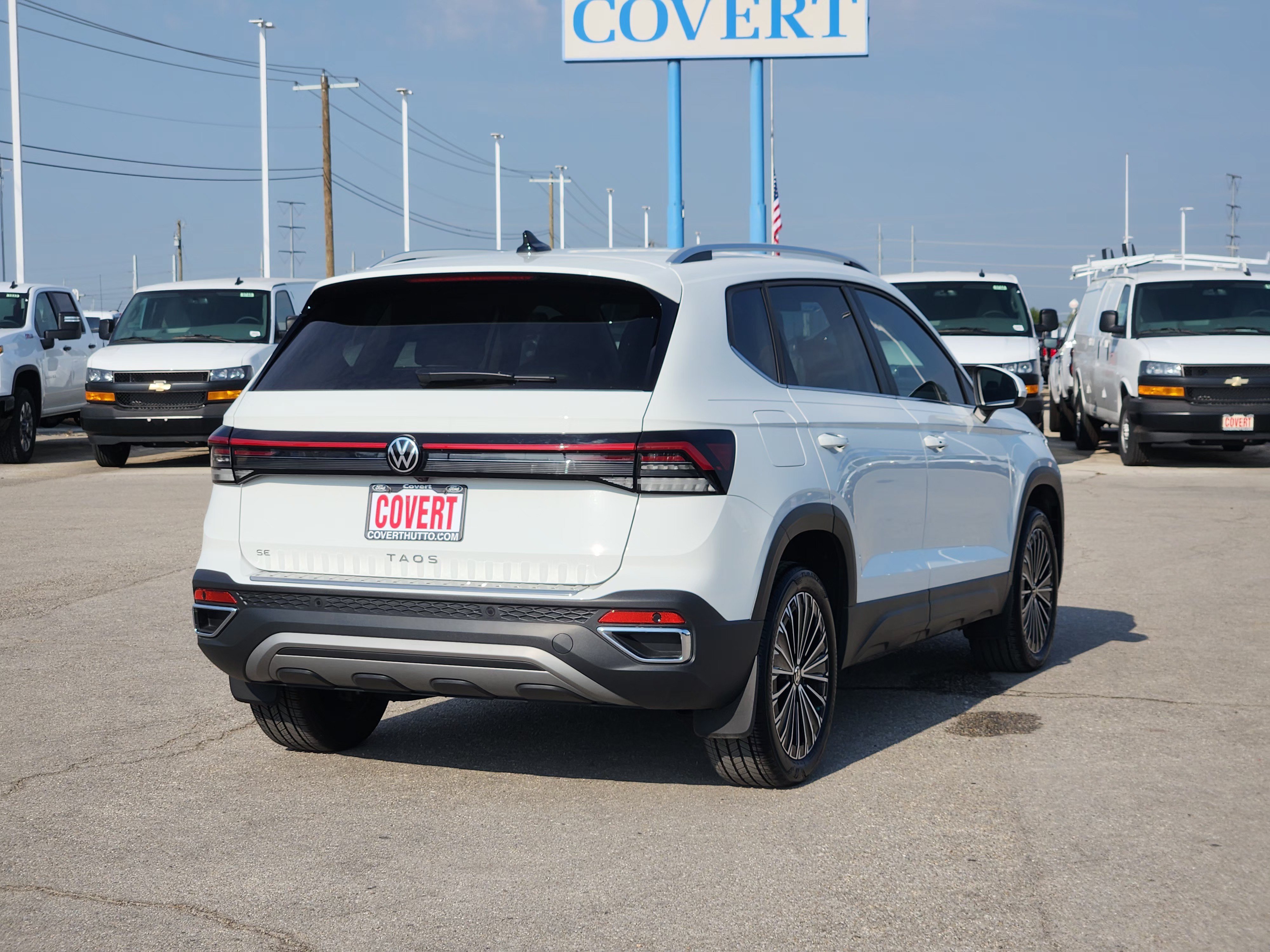 Used 2025 Volkswagen Taos SE FWD image 7