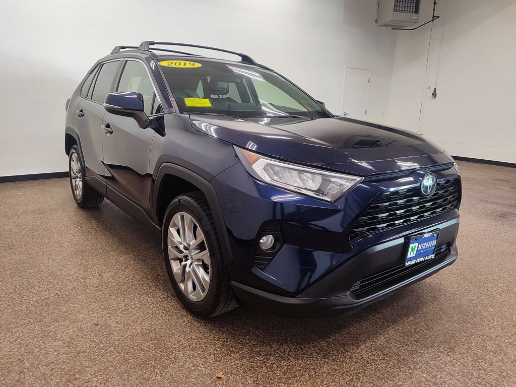 Used 2019 Toyota RAV4 XLE Premium w/ Cold Weather Package AWD/4WD image 8