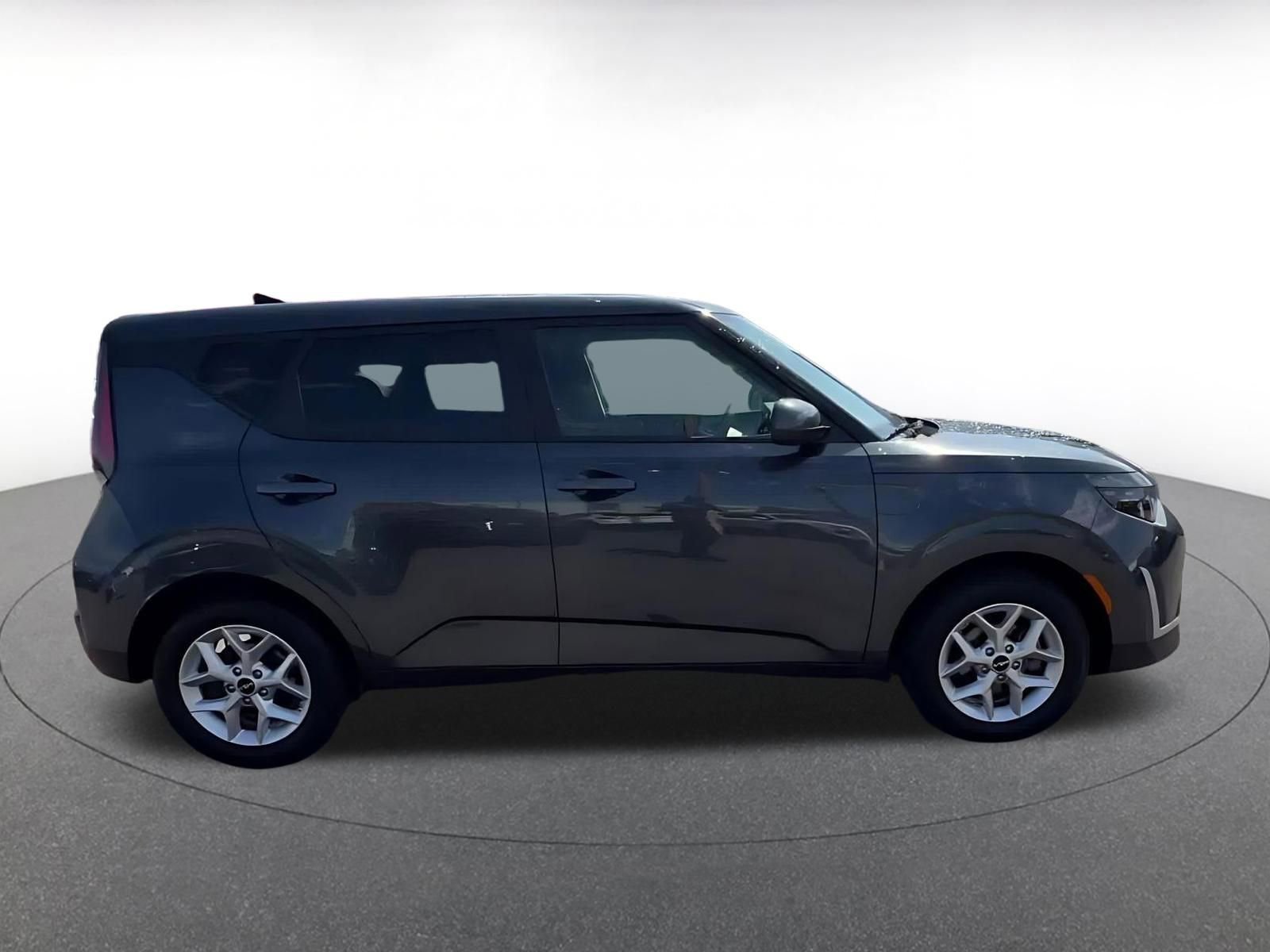 Used 2025 Kia Soul LX w/ LX Technology Package image 16