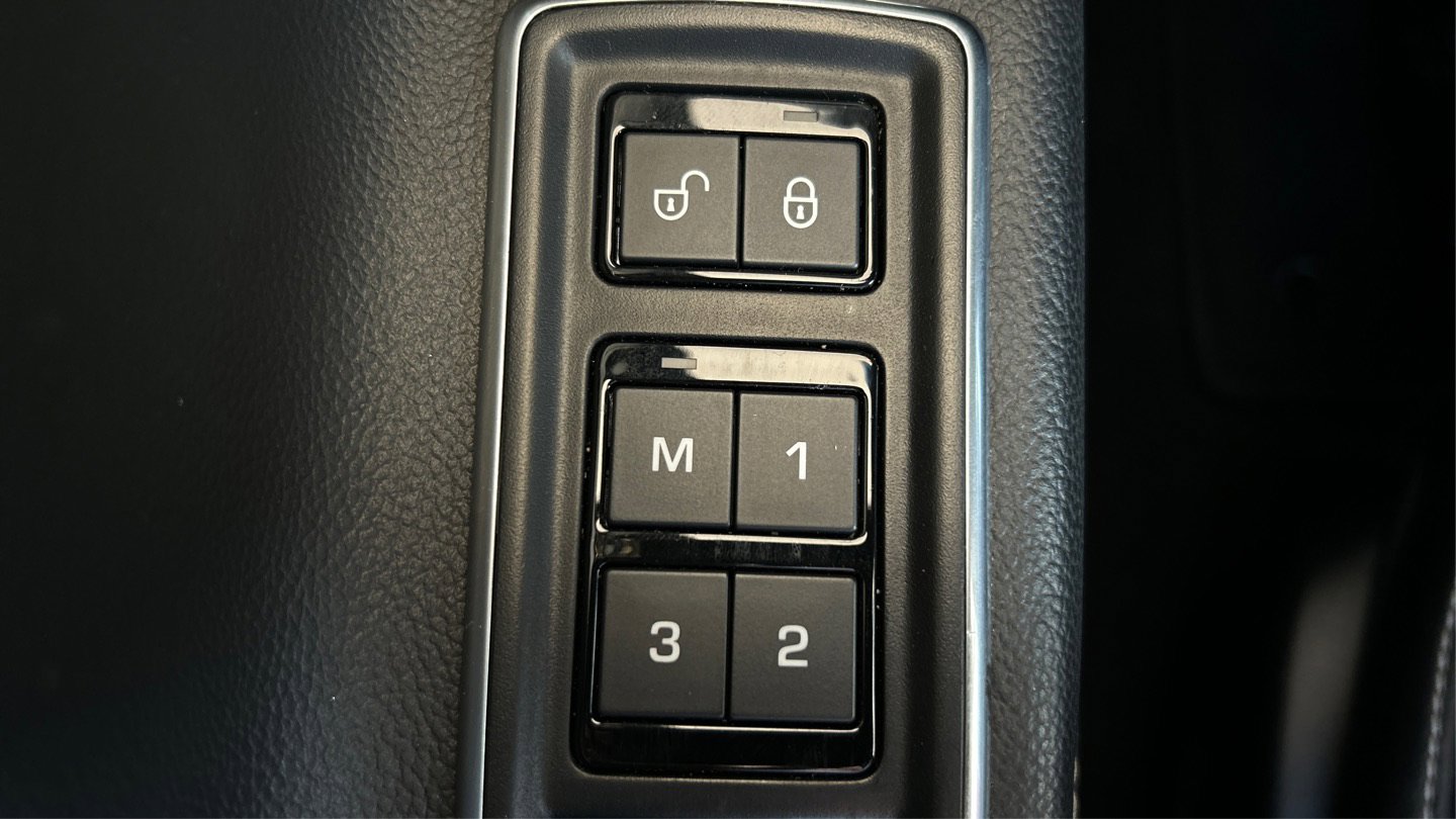 Used 2016 Jaguar XF R-Sport image 45