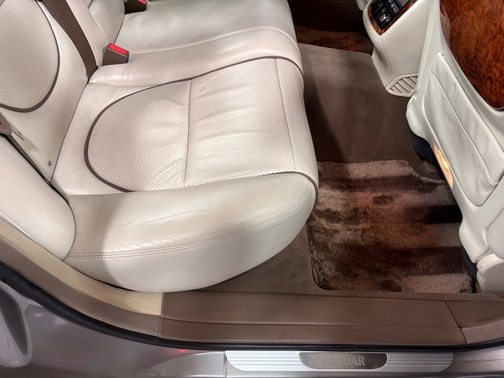 Used 2008 Jaguar XJ8 L image 24