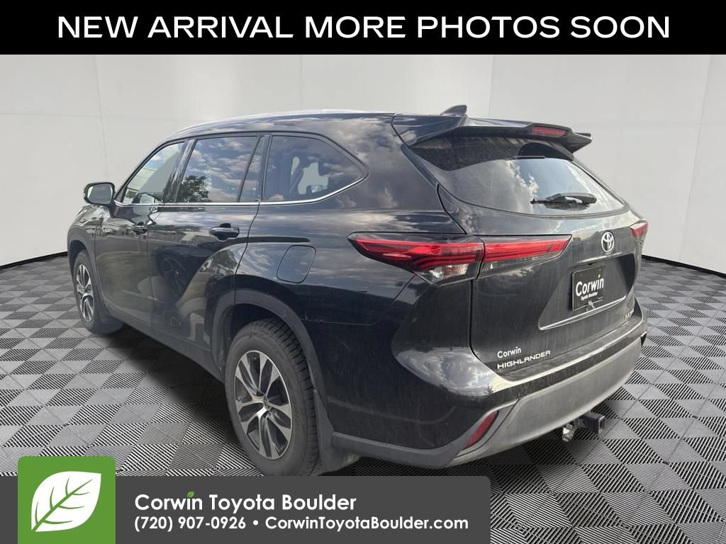Used 2021 Toyota Highlander XLE AWD/4WD image 5