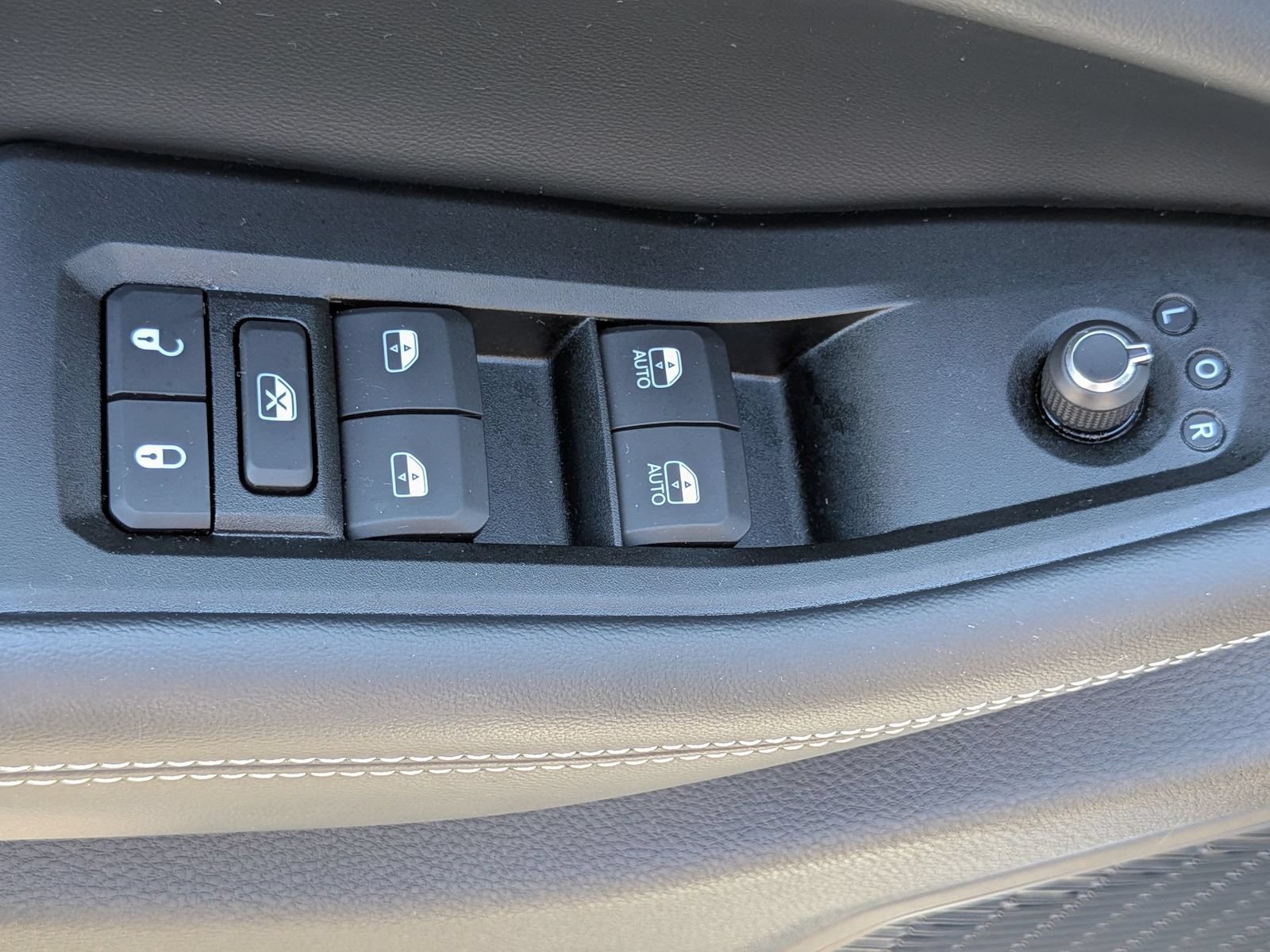 Used 2025 Jeep Grand Cherokee Altitude AWD/4WD image 14