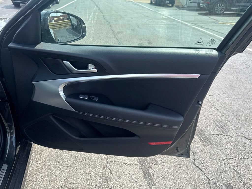 Used 2025 Genesis G70 2.5T AWD/4WD image 33