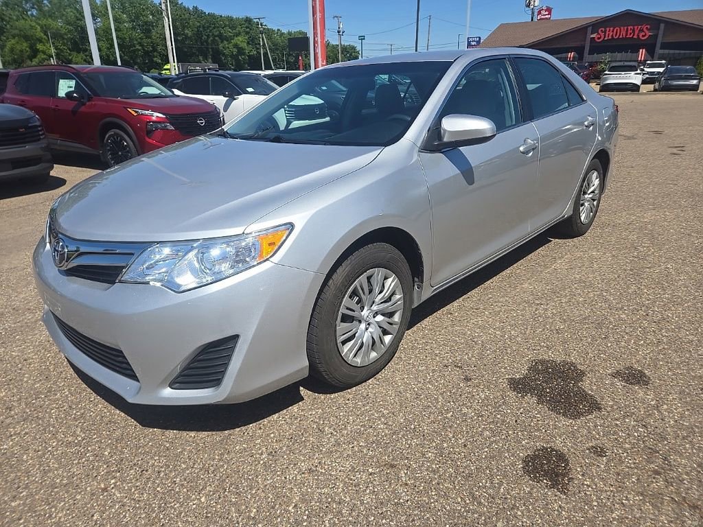 Used 2014 Toyota Camry LE FWD image 3