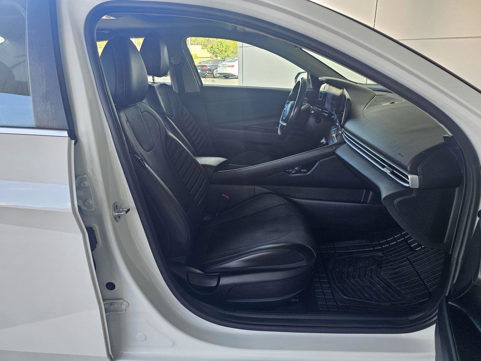 Used 2021 Hyundai Elantra Limited image 12