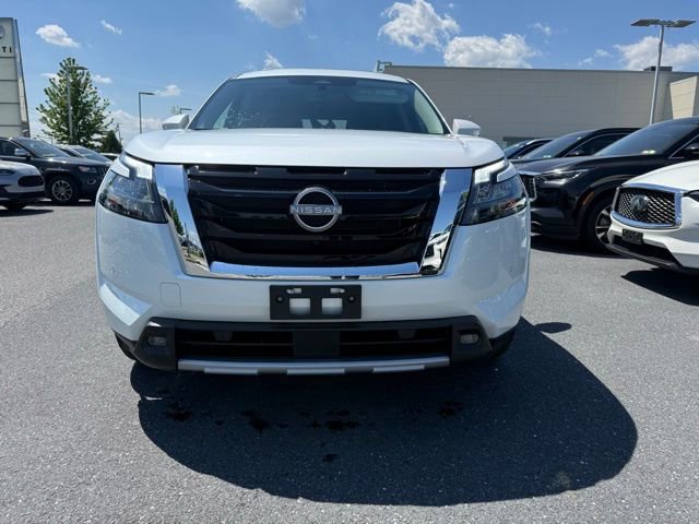 Used 2025 Nissan Pathfinder SL image 3