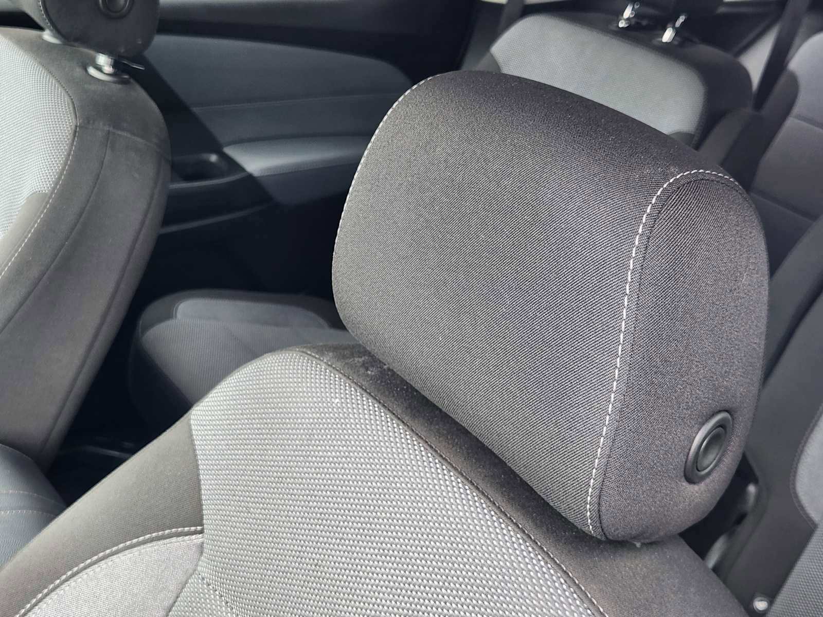 Used 2021 Chevrolet Traverse LT image 15