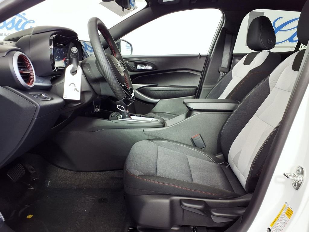 New 2026 Chevrolet Trax RS w/ Sunroof Package FWD image 8