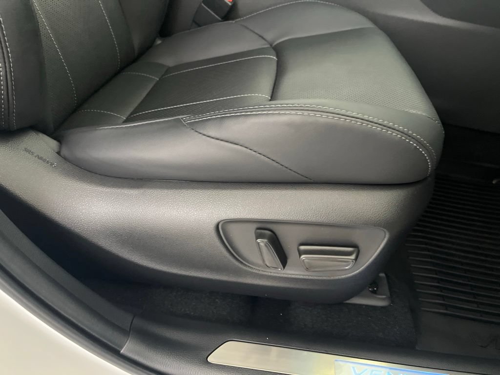 Used 2024 Toyota Venza Limited AWD/4WD image 57