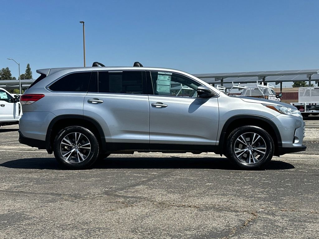 Used 2019 Toyota Highlander LE FWD image 2