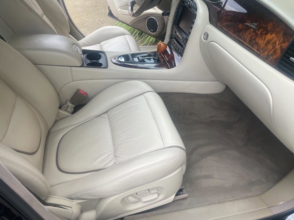Used 2004 Jaguar XJ8 XJ8 Vanden Plas image 34