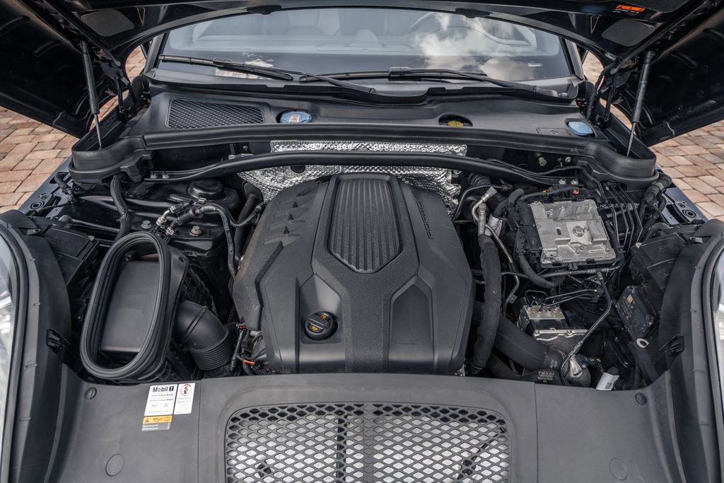 Used 2022 Porsche Macan image 45