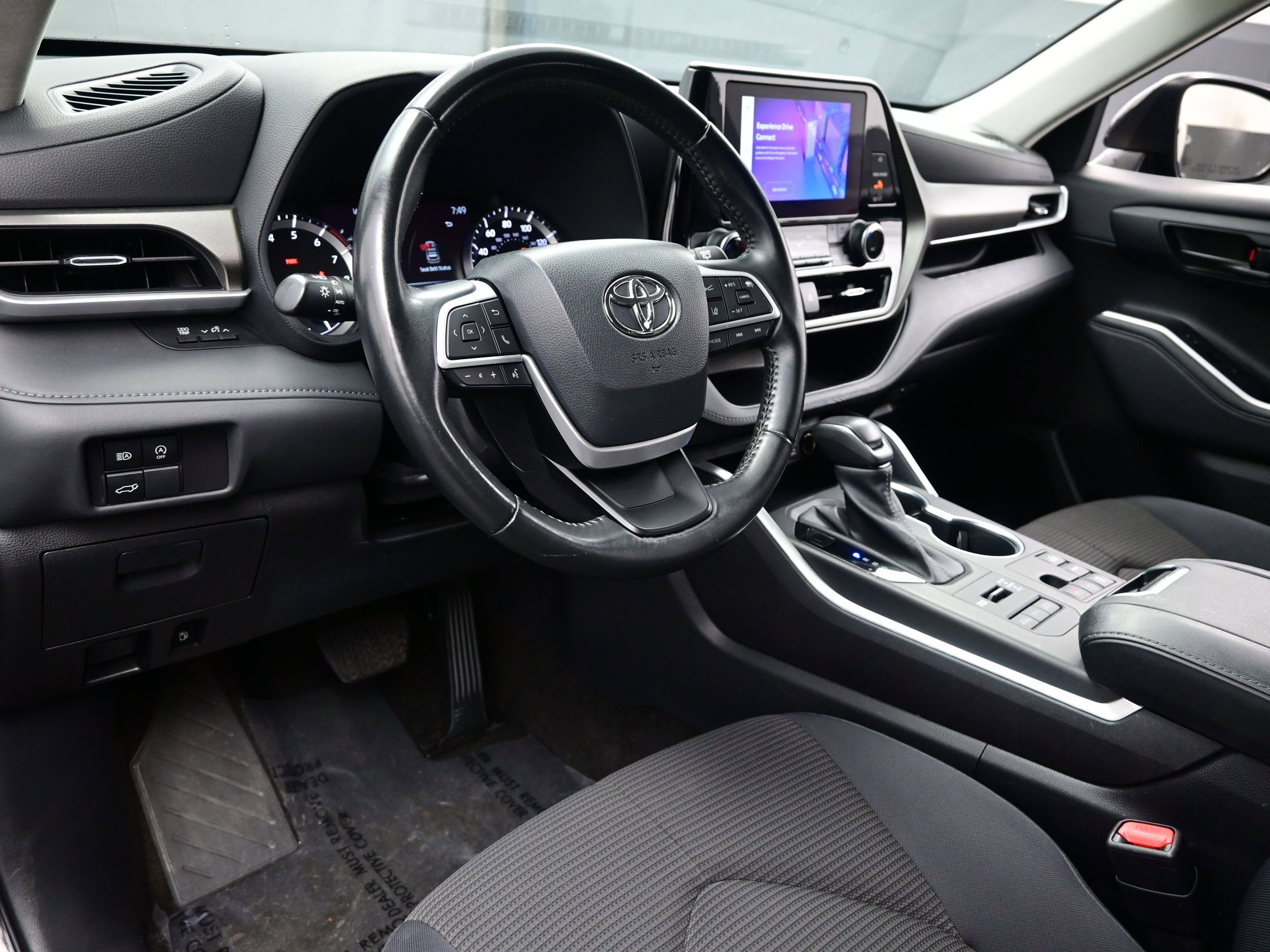 Used 2023 Toyota Highlander LE AWD/4WD image 13