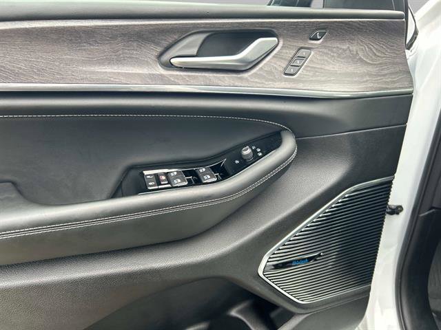 Used 2023 Jeep Grand Cherokee Overland w/ Luxury Tech Group IV image 21