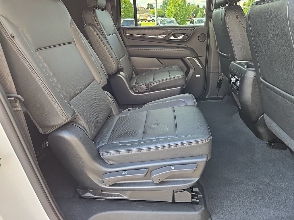 Used 2023 GMC Yukon XL Denali AWD/4WD image 38