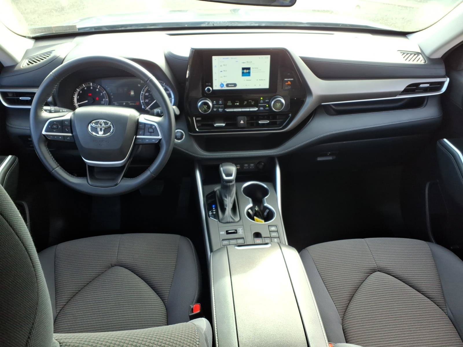 Used 2024 Toyota Highlander LE AWD/4WD image 26