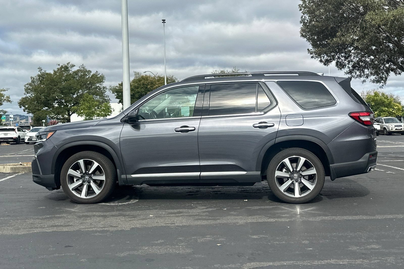 Used 2024 Honda Pilot Touring image 7