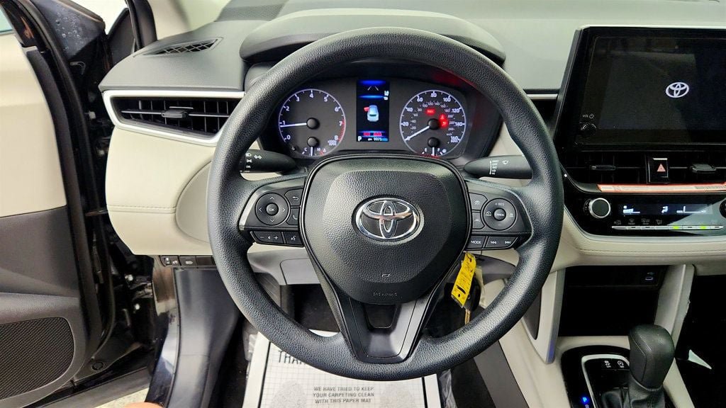 Used 2025 Toyota Corolla Cross L FWD image 12