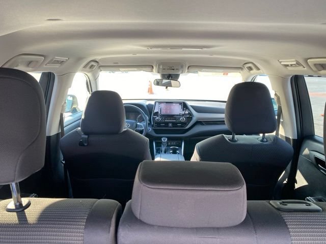 Used 2022 Toyota Highlander LE AWD/4WD image 10