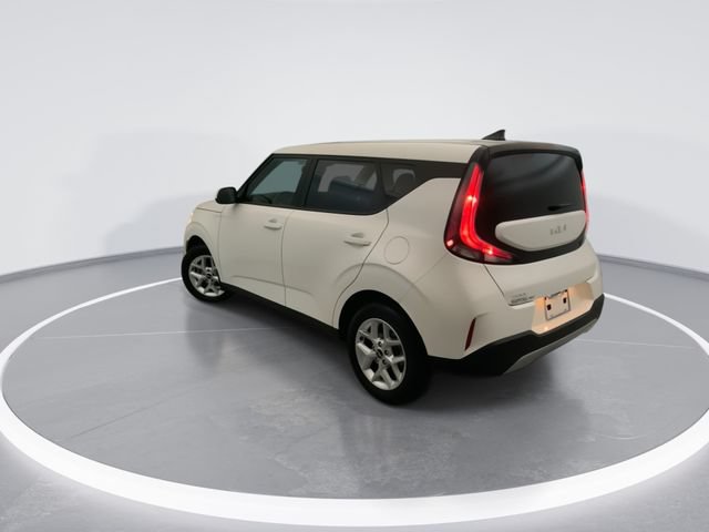 Used 2023 Kia Soul LX w/ Option Group 015 FWD image 4