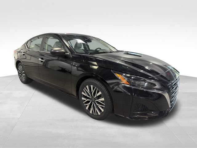 Used 2025 Nissan Altima 2.5 SV FWD image 3
