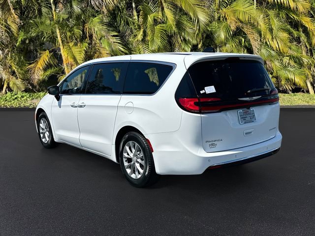 New 2026 Chrysler Pacifica Limited image 3