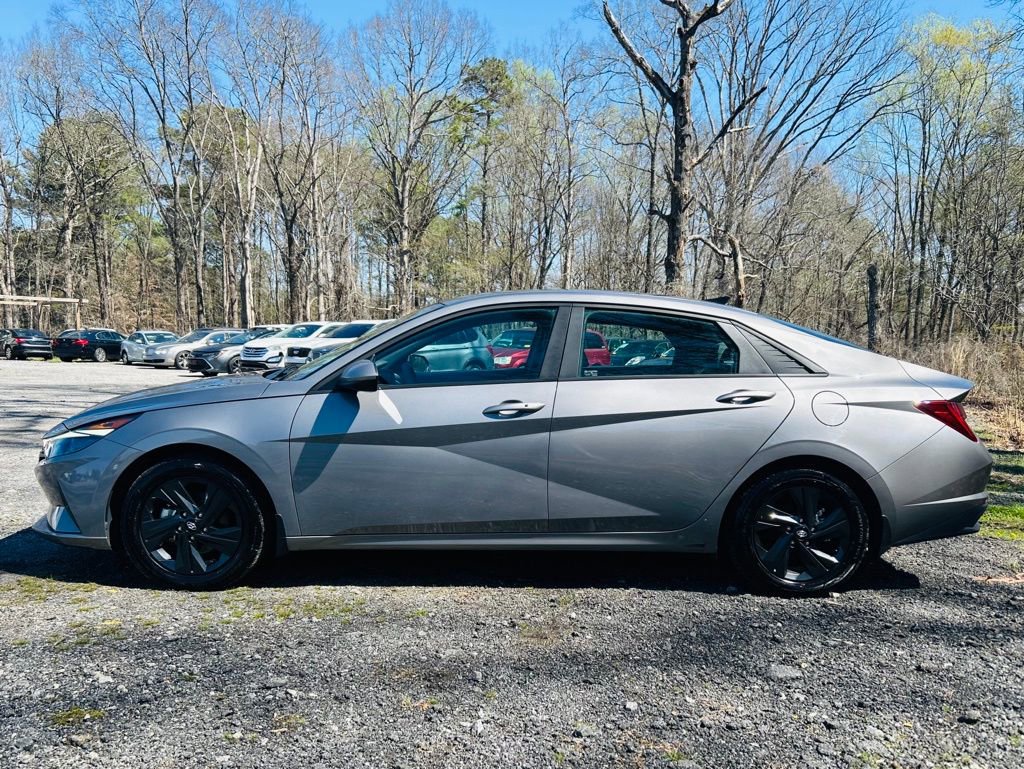 Used 2023 Hyundai Elantra Blue image 3