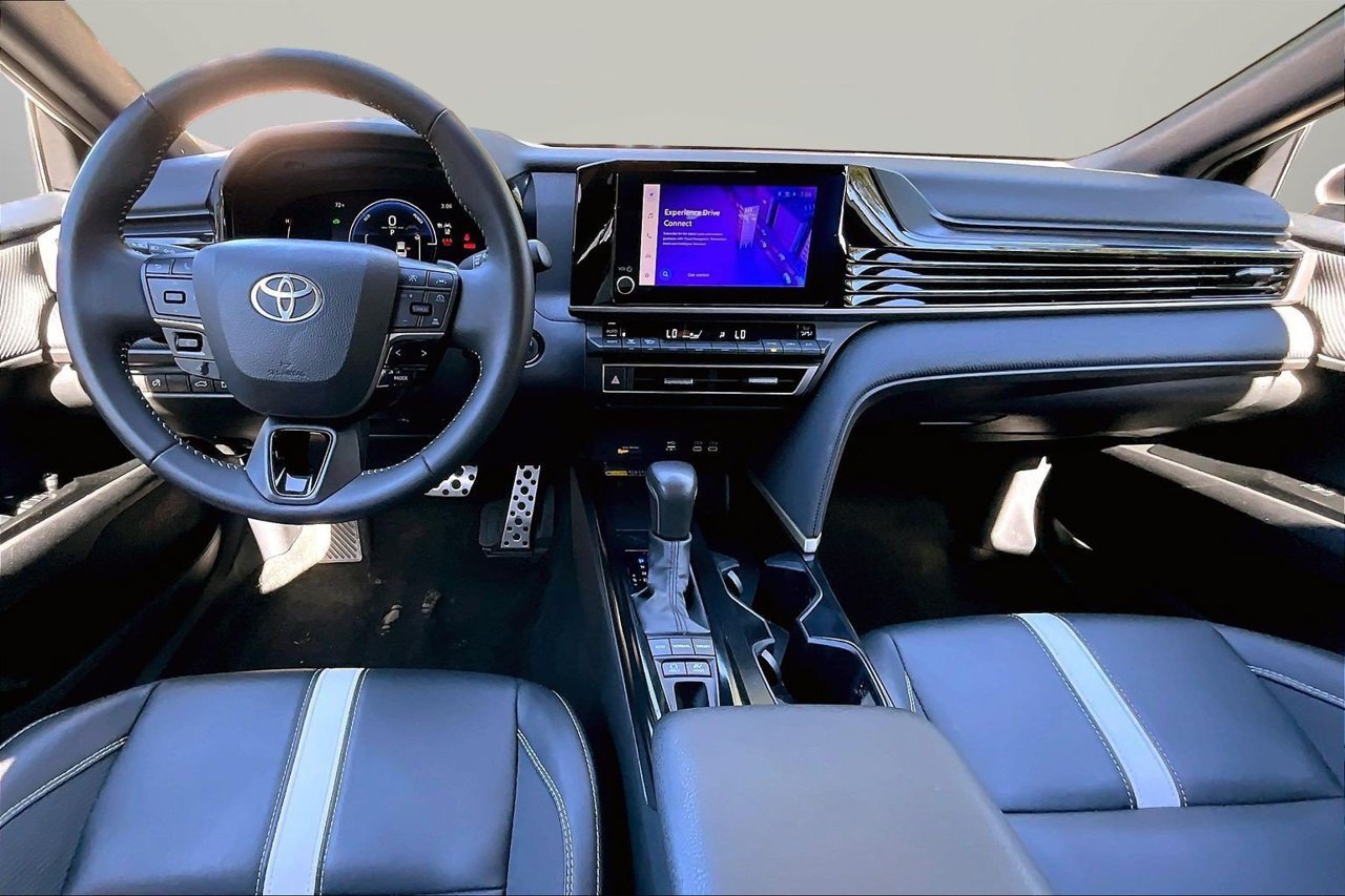 Used 2025 Toyota Camry SE FWD image 14