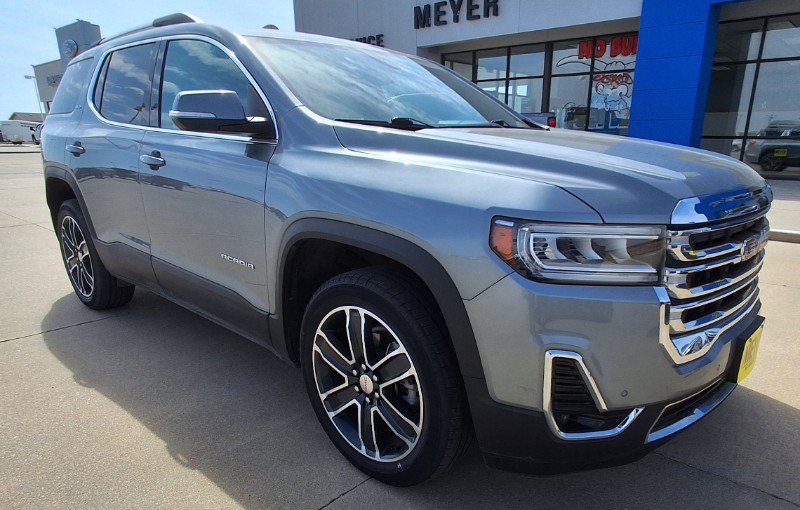Used 2023 GMC Acadia SLT w/ Technology Package AWD/4WD image 2