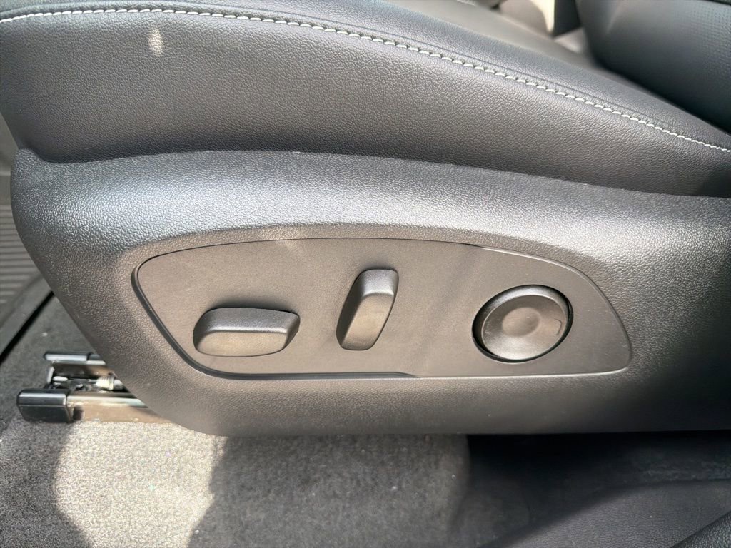 New 2026 Chevrolet Traverse LT w/ Midnight/Sport Edition image 15