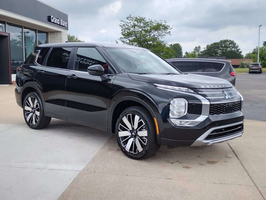 New 2025 Mitsubishi Outlander SE image 14