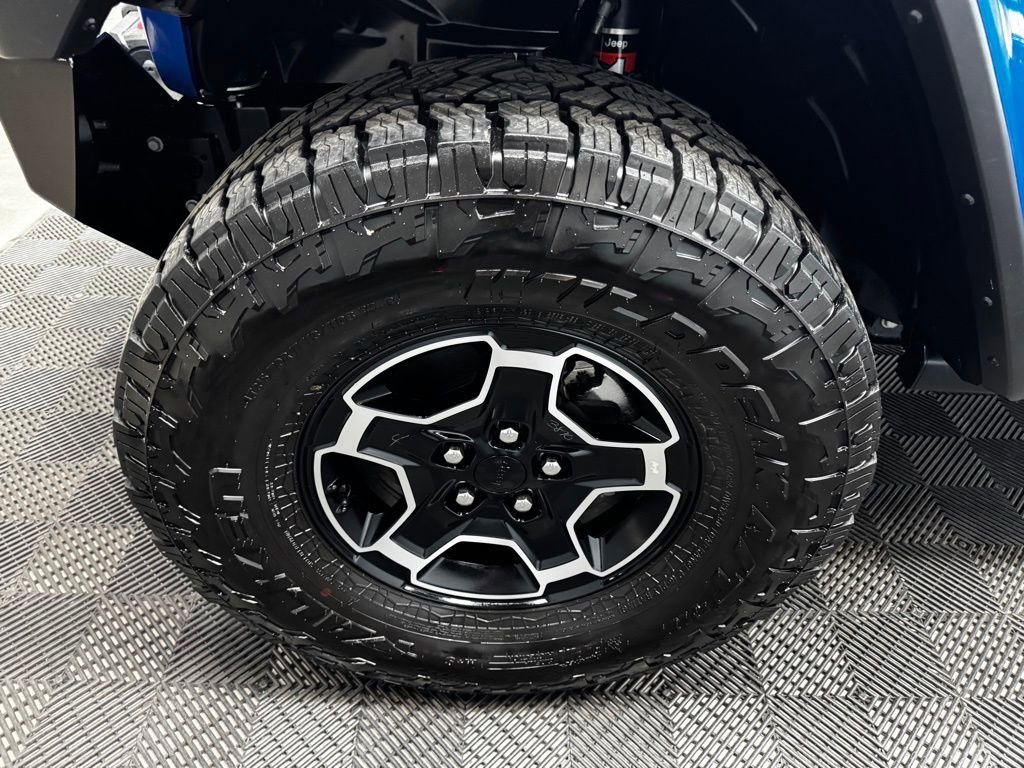 Used 2023 Jeep Gladiator Mojave w/ Cold Weather Group image 21