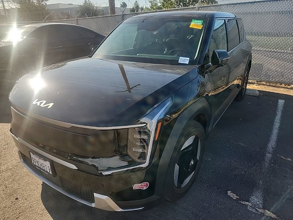 Certified 2024 Kia EV9 Light Long Range RWD image 4