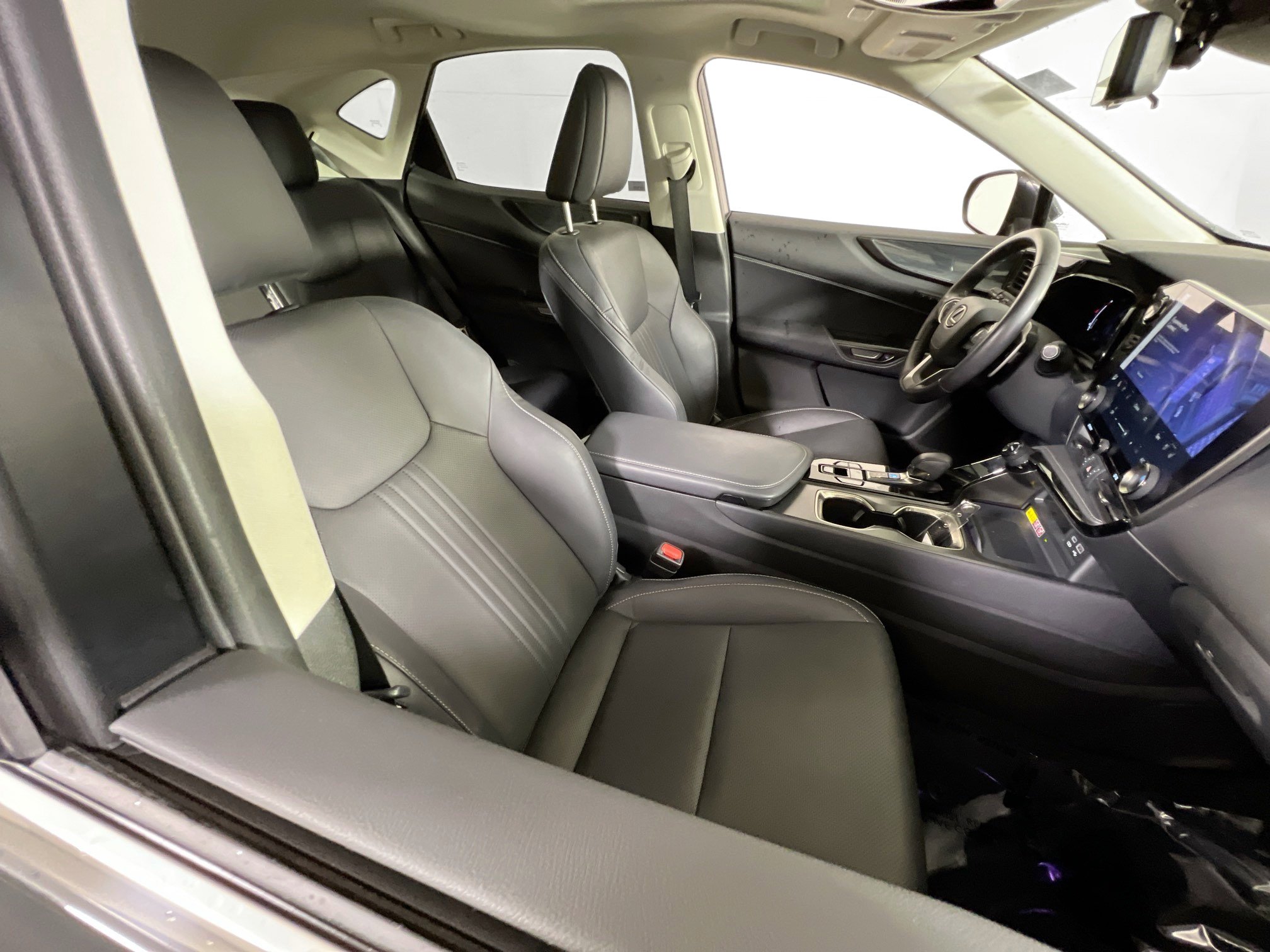 Used 2023 Lexus NX 350h image 28