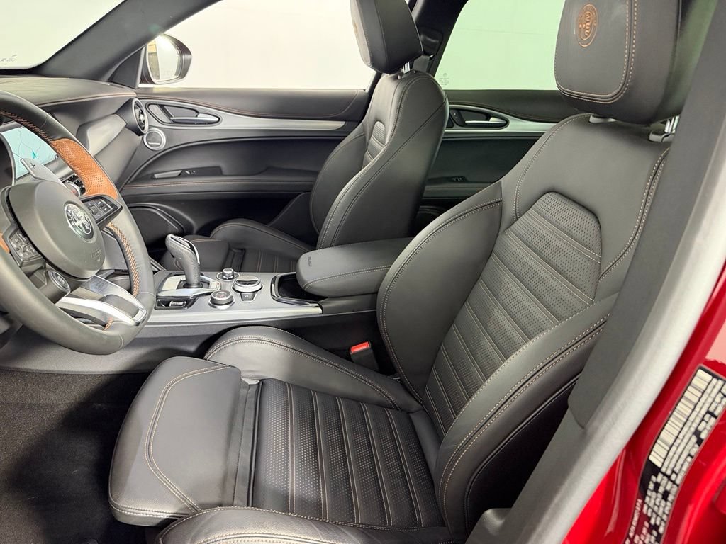 Used 2025 Alfa Romeo Stelvio Sprint AWD/4WD image 23