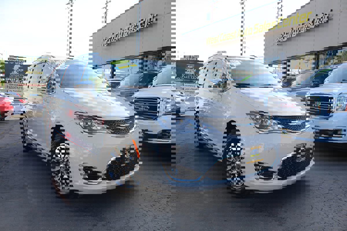 Used 2020 Chrysler Pacifica Limited w/ Advanced Safetytec Group image 47