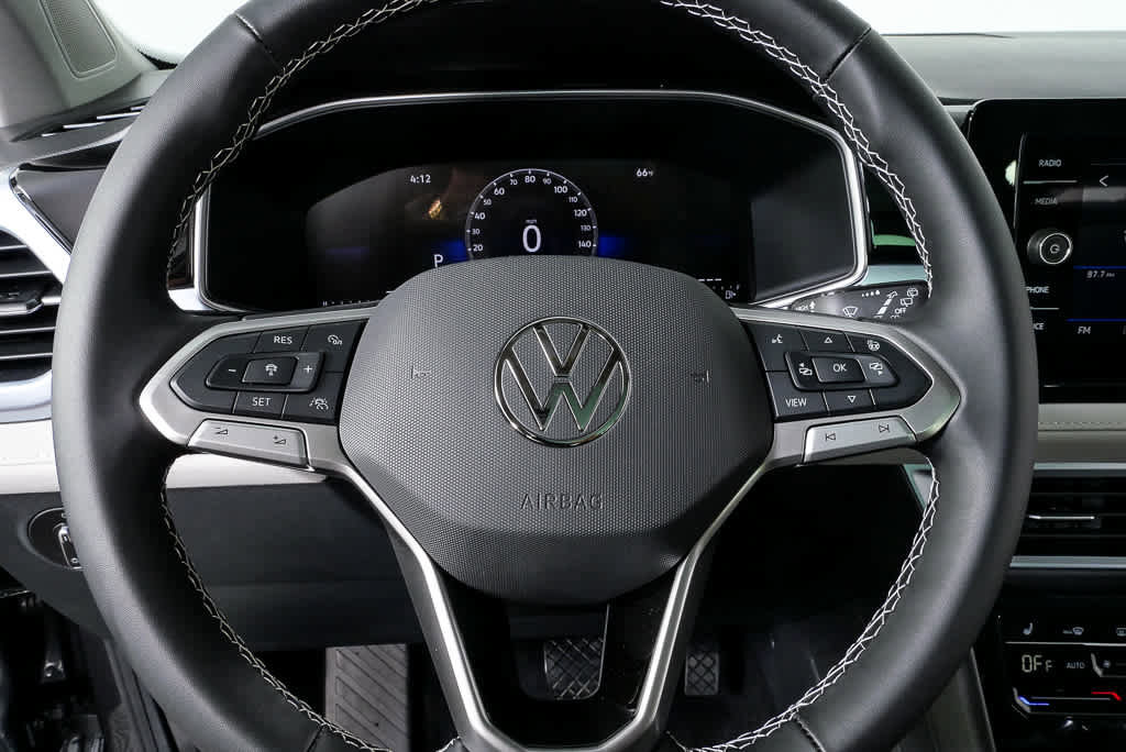 New 2026 Volkswagen Taos SE FWD image 8