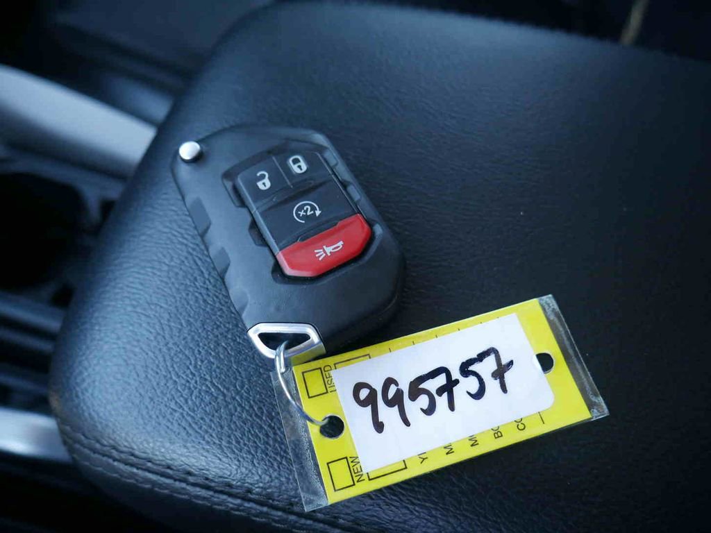 Used 2022 Jeep Wrangler Unlimited Sahara image 40