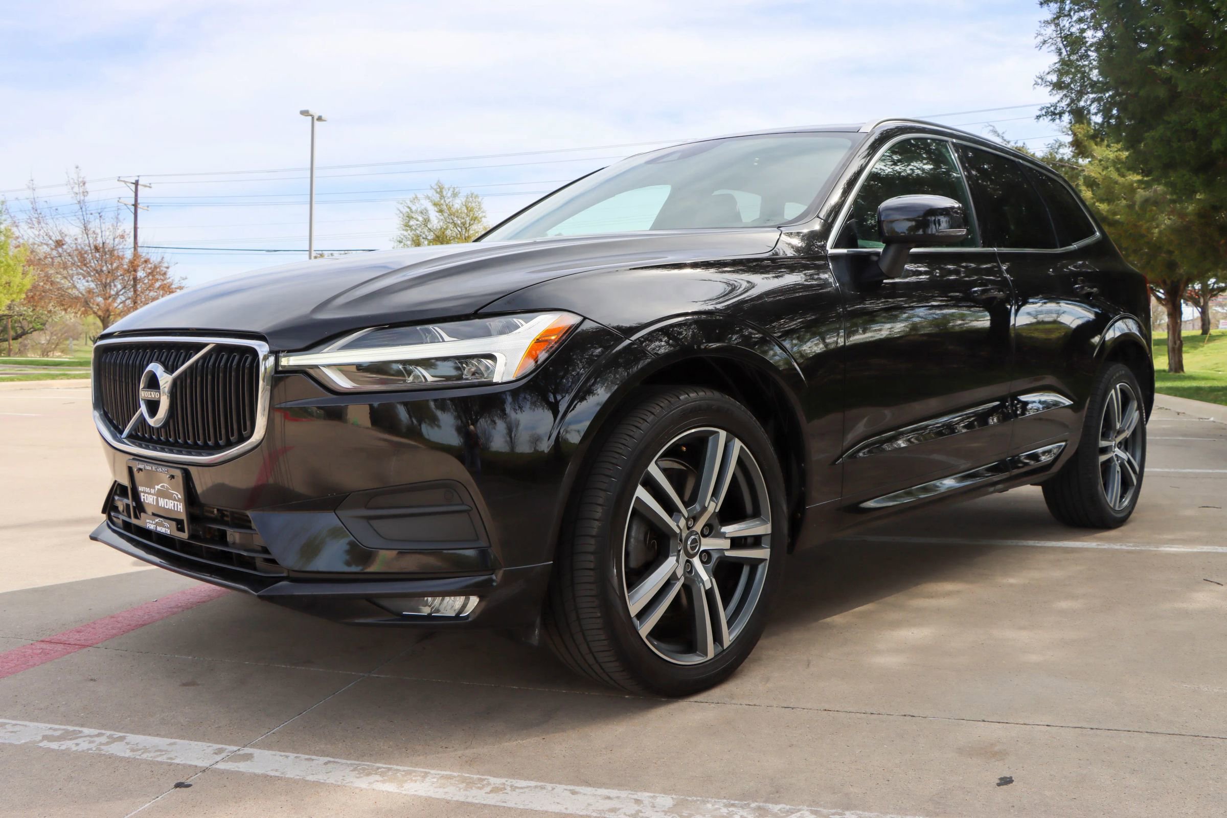 Used 2021 Volvo XC60 T6 Momentum w/ Premium Package AWD/4WD image 3