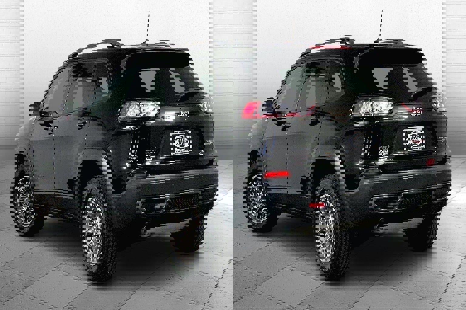 Used 2020 Jeep Cherokee Trailhawk w/ Cold Weather Group image 11