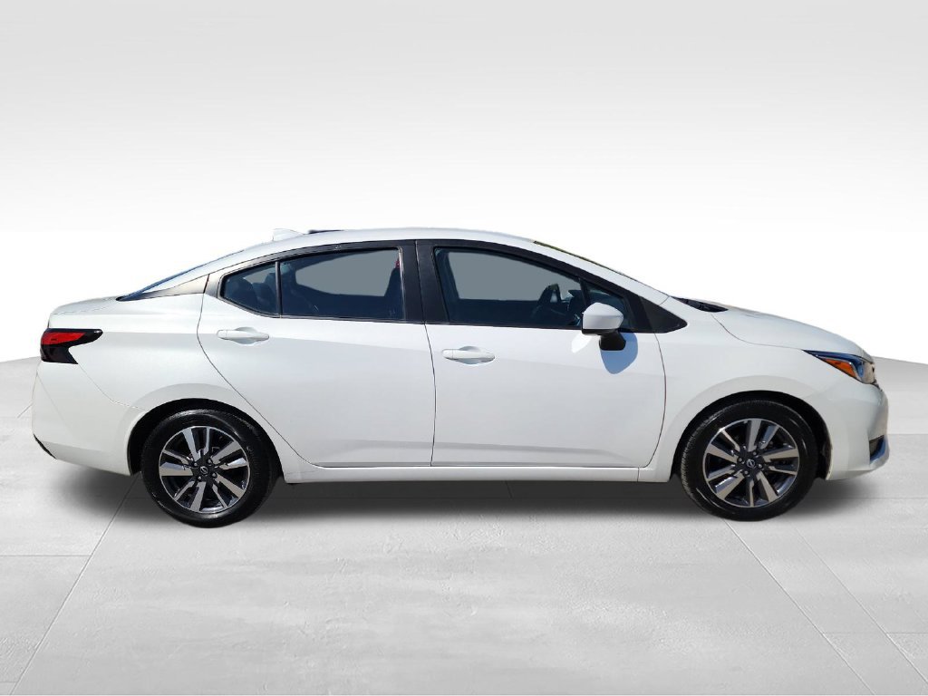 Used 2024 Nissan Versa SV FWD image 9