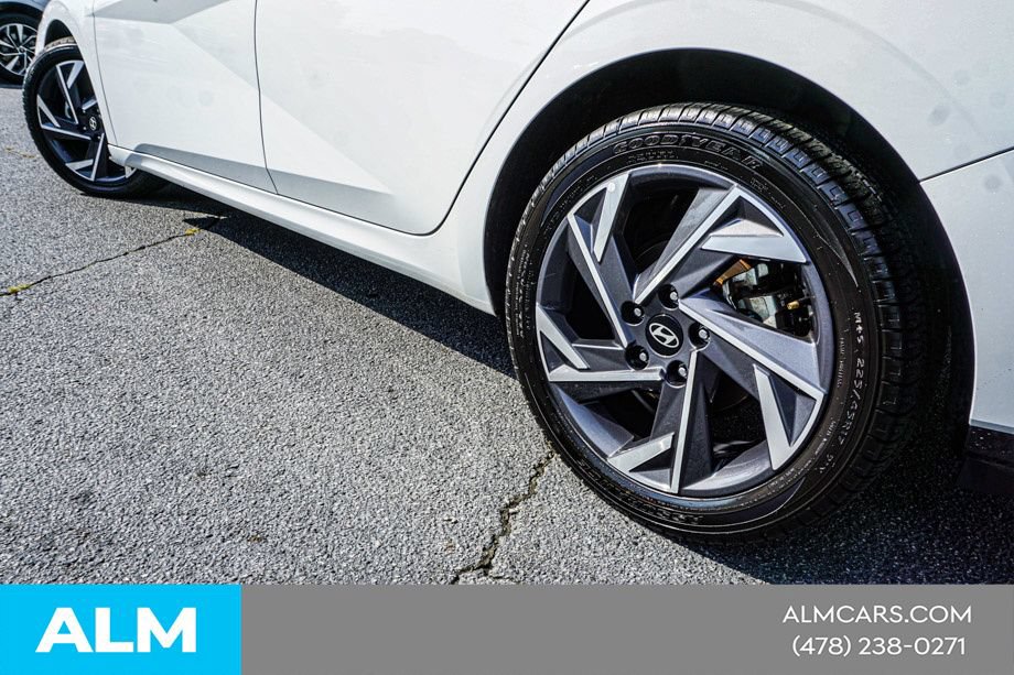Used 2024 Hyundai Elantra Limited FWD image 15