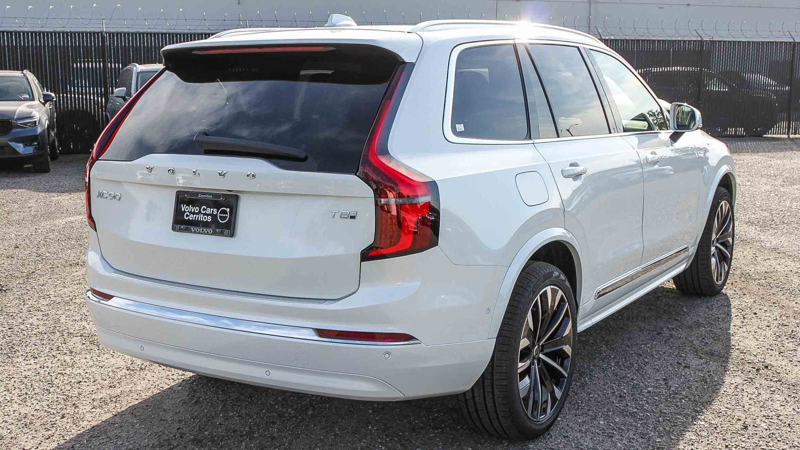 New 2026 Volvo XC90 T8 Plus w/ Protection Package Premier AWD/4WD image 6