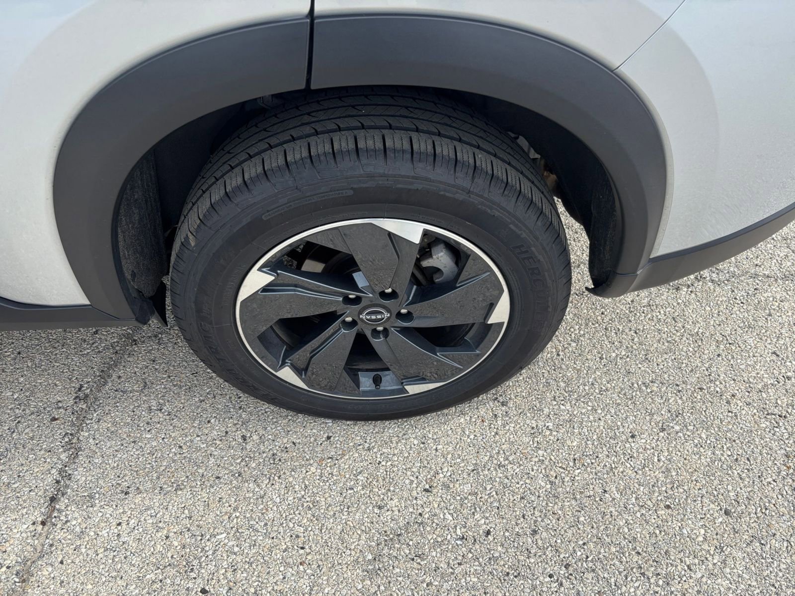 Used 2025 Nissan Rogue SV AWD/4WD image 30