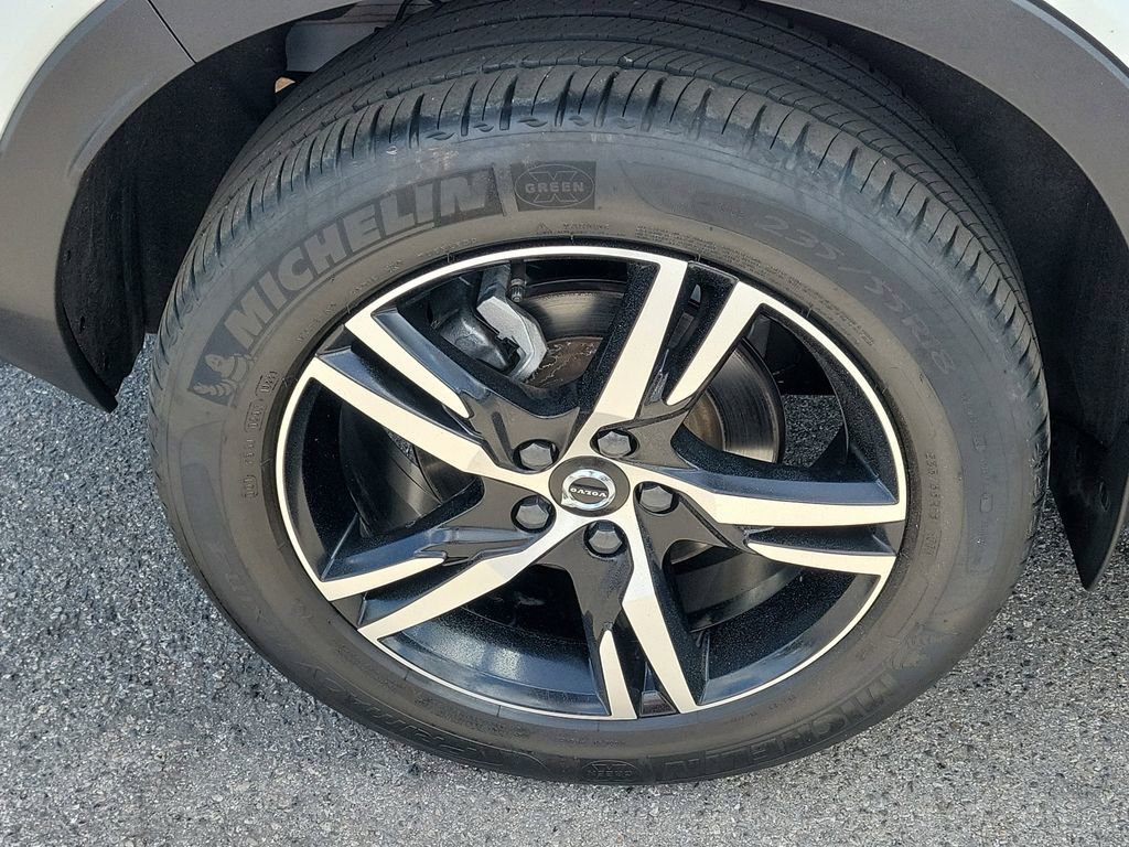 Used 2023 Volvo XC40 B5 Core w/ Convenience Package AWD/4WD image 7