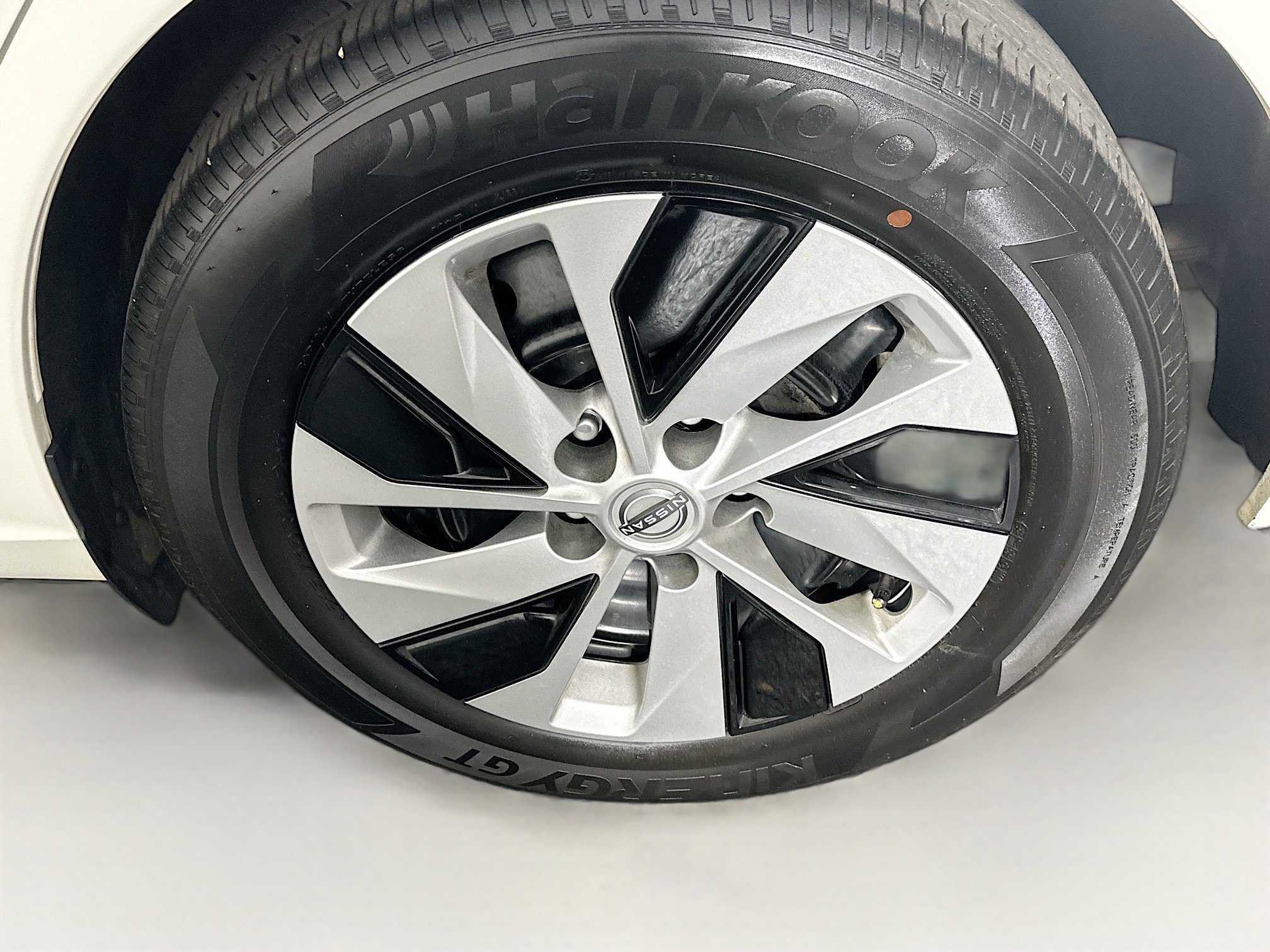 Used 2025 Nissan Altima 2.5 S FWD image 11