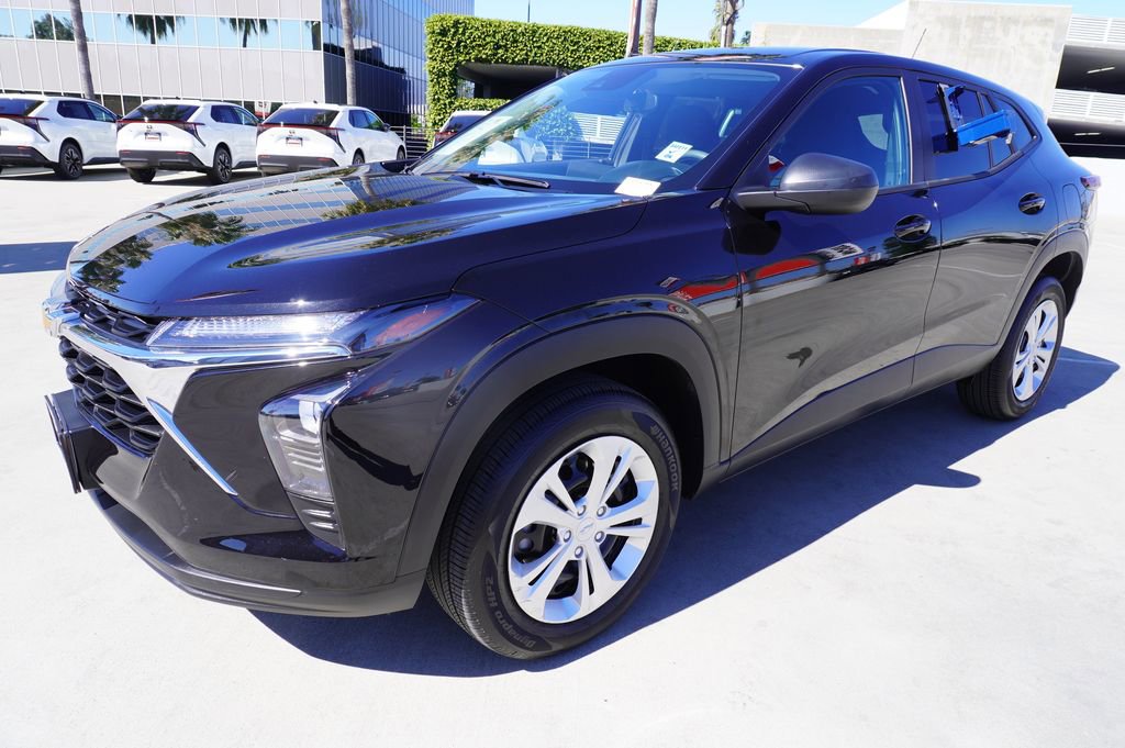 Used 2025 Chevrolet Trax LS image 4