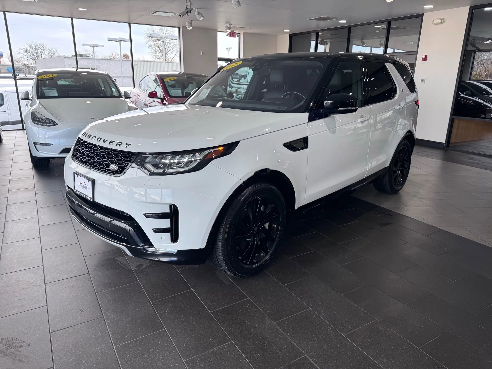 Used 2020 Land Rover Discovery Landmark AWD/4WD image 7